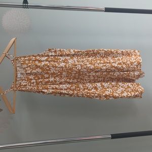 Old navy romper mustard yellow medium have decent pockets